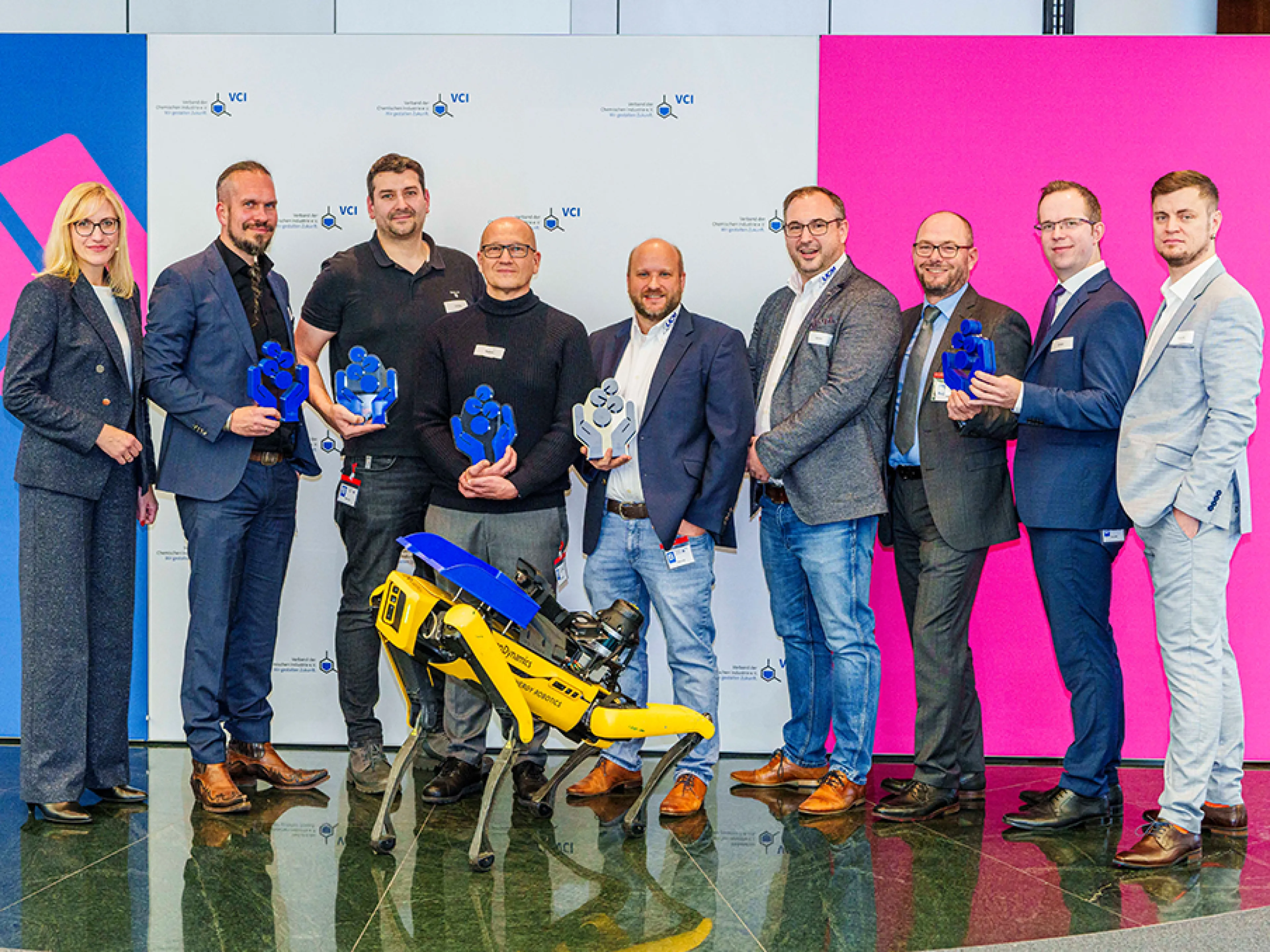 Gruppenbild der Preisträger des VCI Responsible-Care Preises