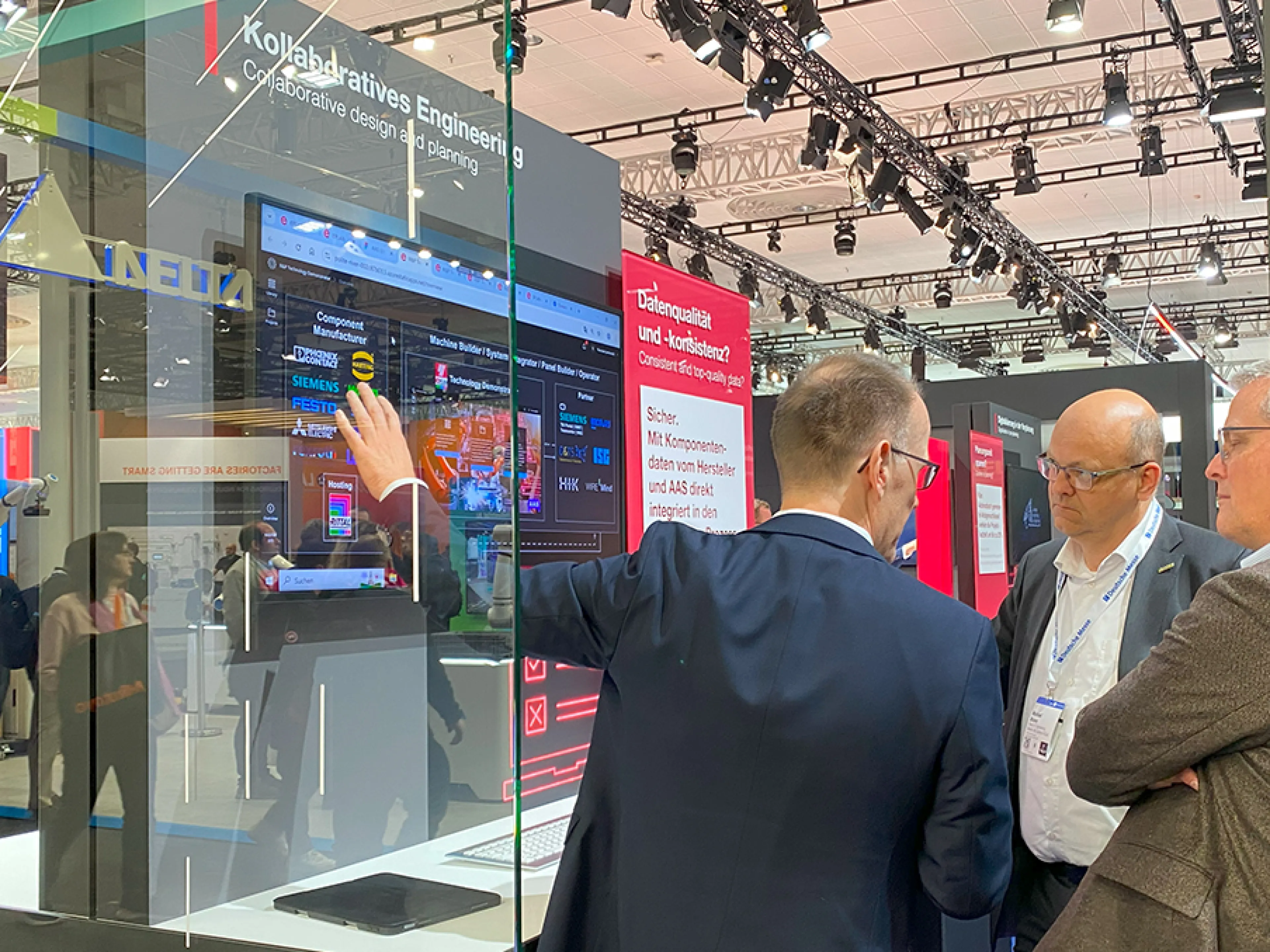 Aussteller zeigen auf der Hannover Messe, wie KI, Automatisierung, Digitalisierung und Elektrifizierung für Effizienzsprünge in der Industrie sorgen 