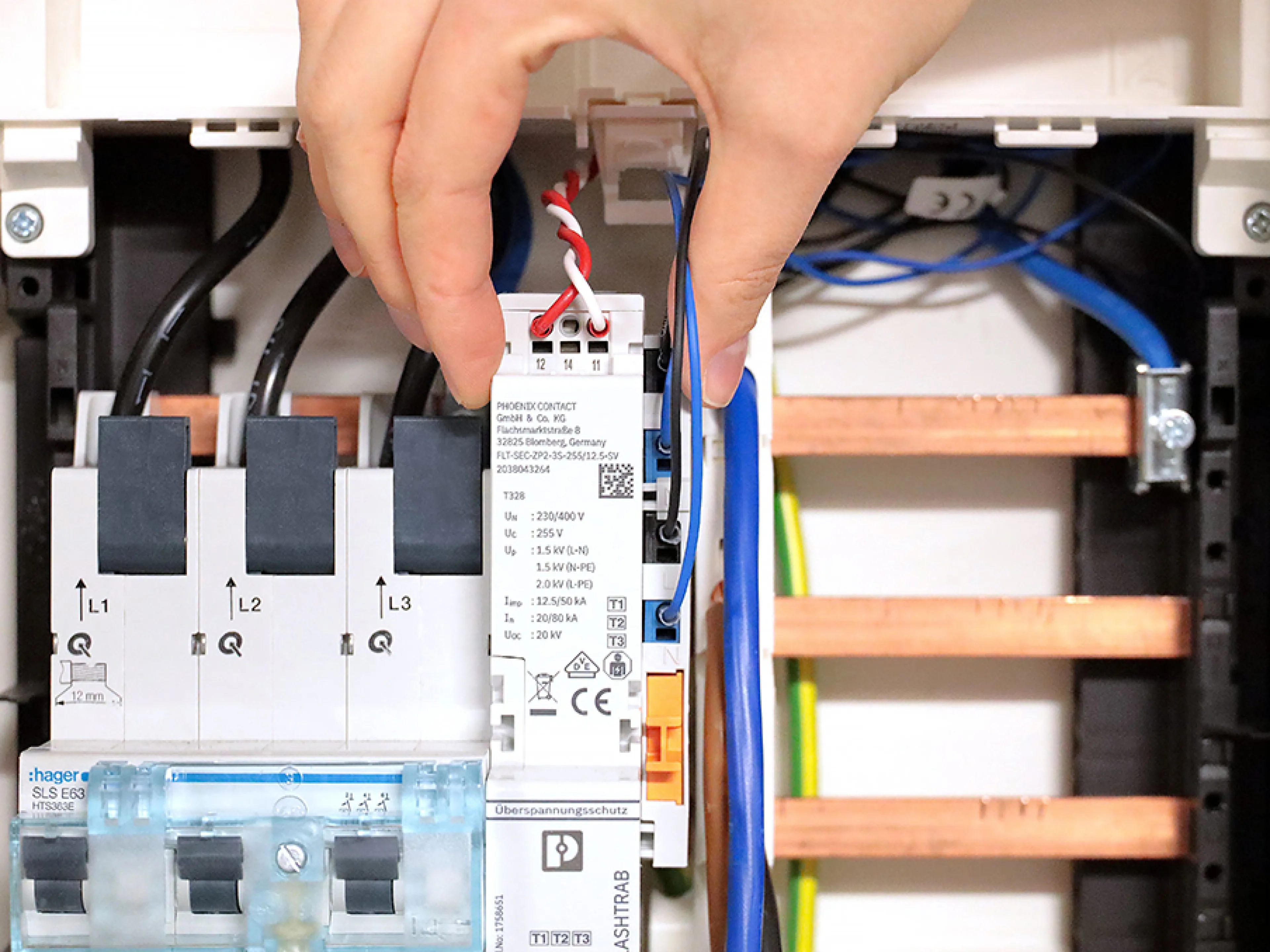 Überspannungsschutz - Kombiableiter von Phoenix Contact schützt Zählerplätze durch integrierten Spannungsabgriff