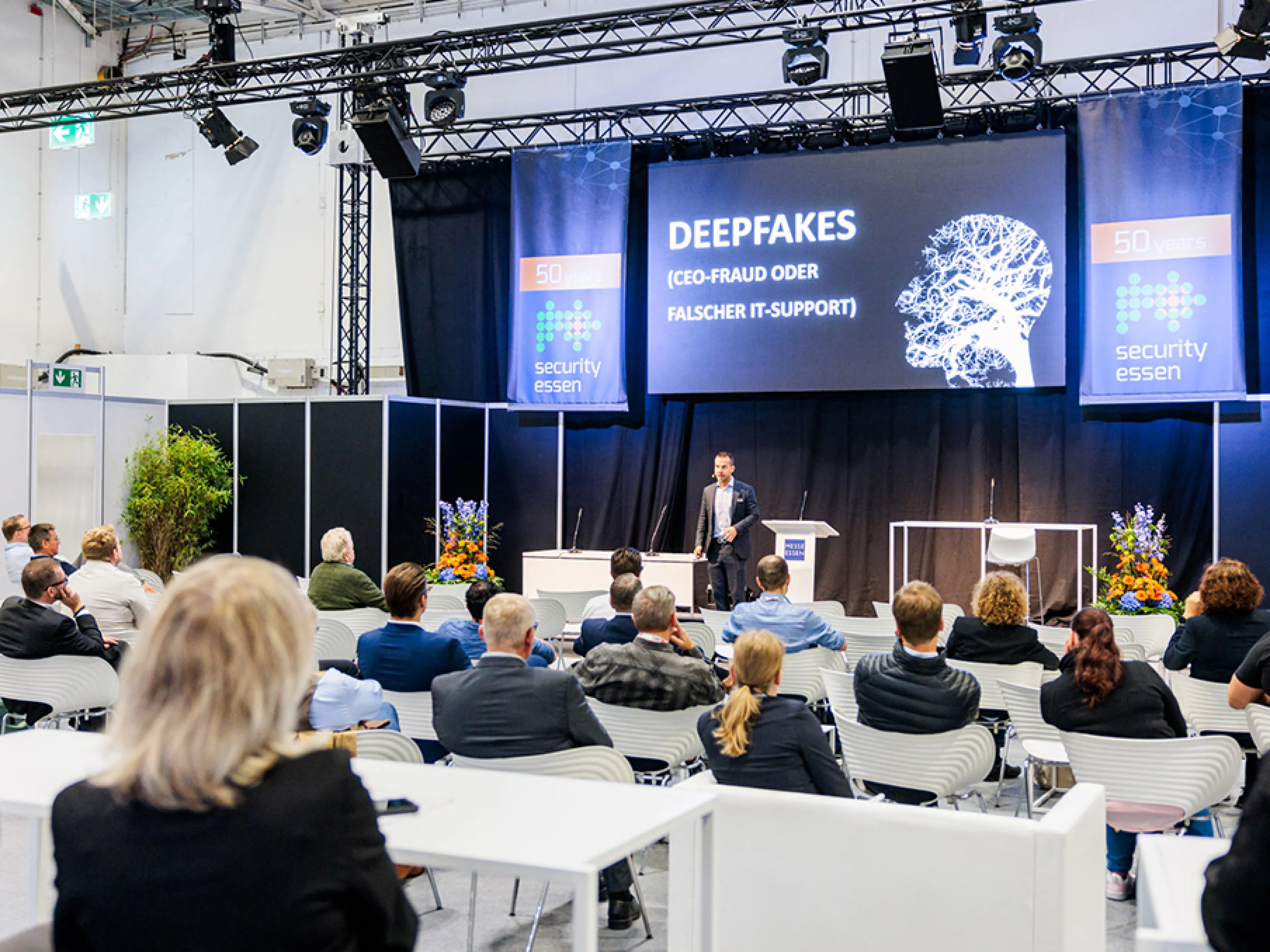 Die Security Essen 2026 rückt vom 22. bis 25. September als Leitmesse für zivile Sicherheit in Konferenzen, Fachforen und Thementagen aktuelle Herausforderungen und Zukunftsthemen der Branche in den Mittelpunkt
