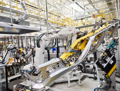 Cyber-Sicherheit Automobilindustrie: Cybersecurity rangiert durchweg vor Themen wie Kostensenkung, KI und flexibler Fertigung