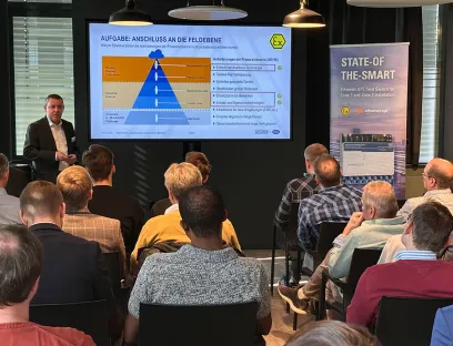 André Fritsch von R. Stahl demonstriert, wie Ethernet-APL in Kombination mit 2-Wise eine sichere und gleichzeitig unkomplizierte Netzwerkinstallation in Ex-Bereichen ermöglicht.