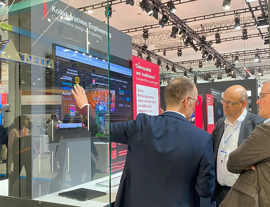 Aussteller zeigen auf der Hannover Messe, wie KI, Automatisierung, Digitalisierung und Elektrifizierung für Effizienzsprünge in der Industrie sorgen, Bild: safety-security-portal.de / Susanne Woggon Aussteller zeigen auf der Hannover Messe, wie KI, Automatisierung, Digitalisierung und Elektrifizierung für Effizienzsprünge in der Industrie sorgen