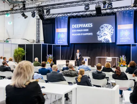 Die Security Essen 2026 rückt vom 22. bis 25. September als Leitmesse für zivile Sicherheit in Konferenzen, Fachforen und Thementagen aktuelle Herausforderungen und Zukunftsthemen der Branche in den Mittelpunkt
